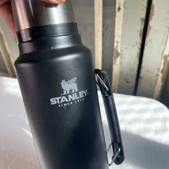 Stanley The Legendary Classic Bottle 2.0 Quart Thermos Insulated - Picture 12 of 12